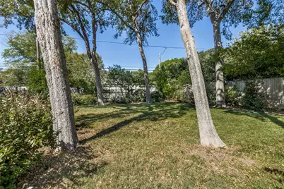 8231 Forest Hills Boulevard, Dallas, TX 75218 - Photo 32