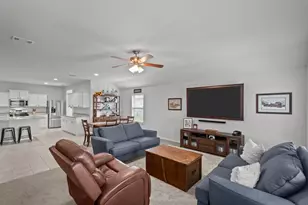 729 Emmons Crk St, Justin, TX 76247 - Photo 10