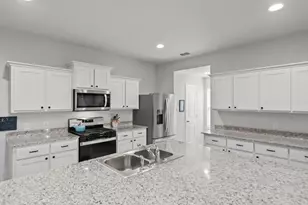 729 Emmons Crk St, Justin, TX 76247 - Photo 4