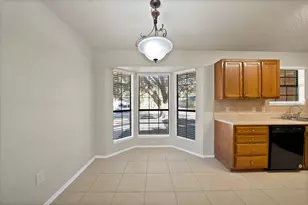 5300 Stagetrail Dr, Arlington, TX 76017 - Photo 10