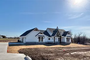 2000 Collin St, Weatherford, TX 76085 - Photo 2