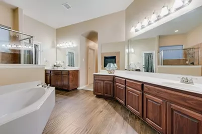 3027 Pamplona, Grand Prairie, TX 75054 - Photo 8