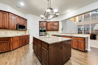 3027 Pamplona, Grand Prairie, TX 75054 - Photo 6