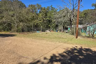 101 Larry Ln, Mabank, TX 75156 - Photo 2