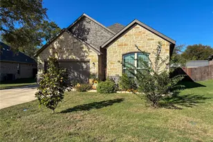 318 Osage Ct, Krum, TX 76249 - Photo 2