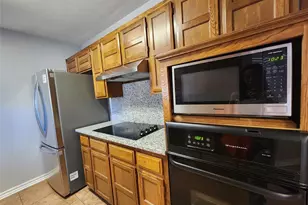 6210 Lotus Dr, Arlington, TX 76001 - Photo 6