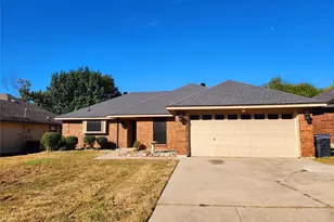 6210 Lotus Dr, Arlington, TX 76001 - Photo 2
