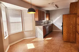 6210 Lotus Dr, Arlington, TX 76001 - Photo 4