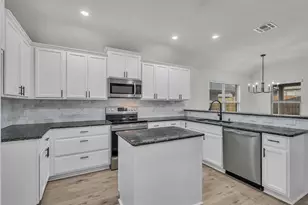 829 Lake Woodland Dr, Little Elm, TX 75068 - Photo 8