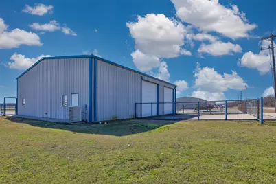 510 Locust Street, Whitesboro, TX 76273 - Photo 2