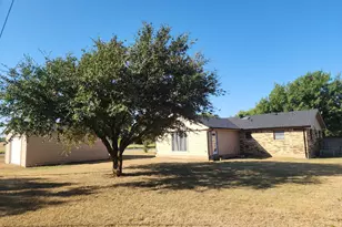 200 Pembrook Dr, Breckenridge, TX 76424 - Photo 2
