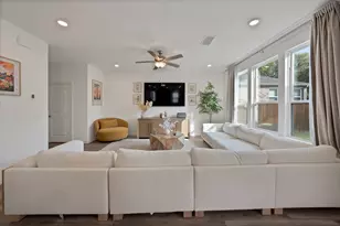 762 Creekwater Ln, Garland, TX 75043 - Photo 6