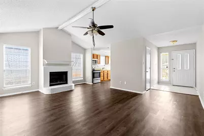 1122 Glen Creek Drive, Mansfield, TX 76063 - Photo 4