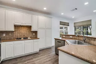 8810 Edgelake Trail, Rowlett, TX 75088 - Photo 6