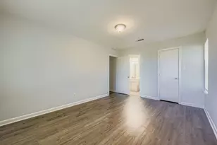 1885 Cliff View Dr, Lewisville, TX 75077 - Photo 20