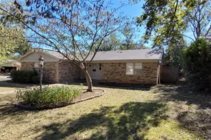 801 Redbud St, Crowley, TX 76036 - Photo 2
