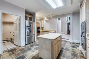 1805 Old Oak Dr, Arlington, TX 76012 - Photo 10