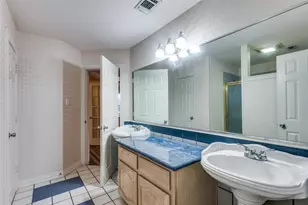 1805 Old Oak Dr, Arlington, TX 76012 - Photo 22