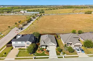 100 N Highland Dr, Sanger, TX 76266 - Photo 2