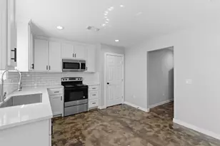 612 W Coffin St, Denison, TX 75020 - Photo 2