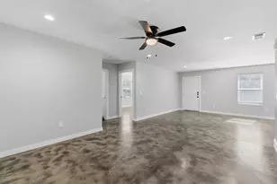 612 W Coffin St, Denison, TX 75020 - Photo 8