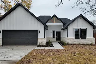 810 Foxwood Pl, Lewisville, TX 75067 - Photo 2