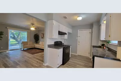 914 Shorehaven Drive, Garland, TX 75040 - Photo 8