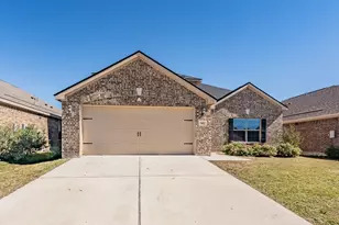 185 Aster Dr, Sanger, TX 76266 - Photo 1