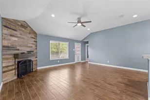 10401 Lake Park Dr, Fort Worth, TX 76053 - Photo 14