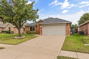 10401 Lake Park Dr, Fort Worth, TX 76053 - Photo 2