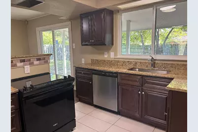 1522 Addington Street, Irving, TX 75062 - Photo 10