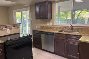 1522 Addington St, Irving, TX 75062 - Photo 10