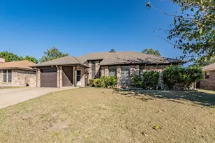 509 Benedict Ln, Arlington, TX 76002 - Photo 2