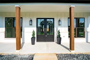 536 Helena Dr, Granbury, TX 76048 - Photo 4