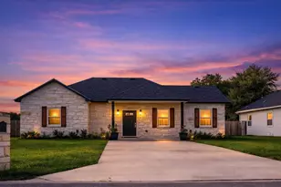 308 NW 1st St, Kerens, TX 75144 - Photo 1