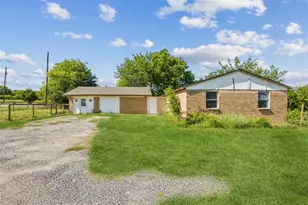 9242 Green Springs Cir, Sanger, TX 76266 - Photo 2