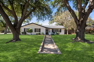 1812 Hilltop Ln, Pantego, TX 76013 - Photo 2