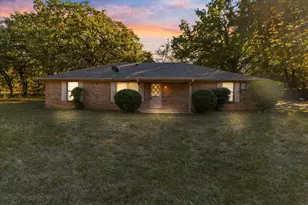 10714 Grove Oaks Blvd, Dallas, TX 75217 - Photo 1