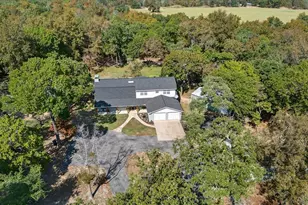 1 Wild Flower Ln, Athens, TX 75751 - Photo 2