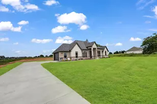 1991 Johnnie Dr, Springtown, TX 76082 - Photo 4