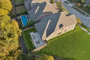 807 Dove Trl, Euless, TX 76039 - Photo 2