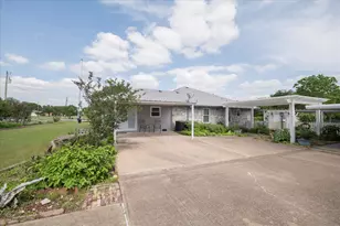 107 Fort Graham Cir, Waco, TX 76705 - Photo 2