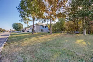 1705 Creekside, Sherman, TX 75092 - Photo 2