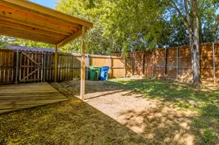 422 Washington St, Grapevine, TX 76051 - Photo 12