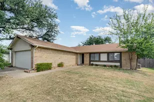 2922 Beachtree Ln, Bedford, TX 76021 - Photo 2