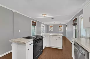 1815 N Riverside Dr, Fort Worth, TX 76111 - Photo 12