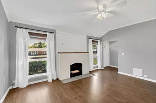 1815 N Riverside Dr, Fort Worth, TX 76111 - Photo 8