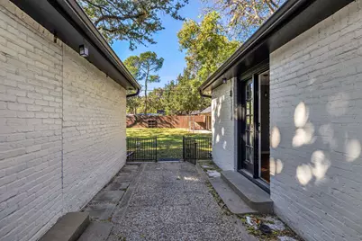 1815 N Riverside Drive, Fort Worth, TX 76111 - Photo 24