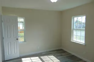 2839 E Overton Rd, Dallas, TX 75216 - Photo 10