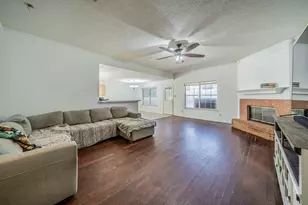 3337 Galaway Bay Dr, Grand Prairie, TX 75052 - Photo 4